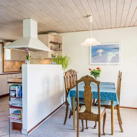 6 Person In Henne Tatil Evi Henne Strand